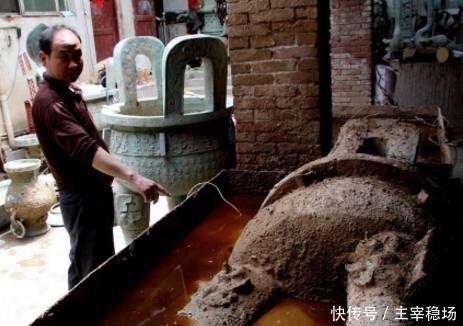 如今|因警察经常找上门,他把技术教给全村人,如今成为青铜器第一村