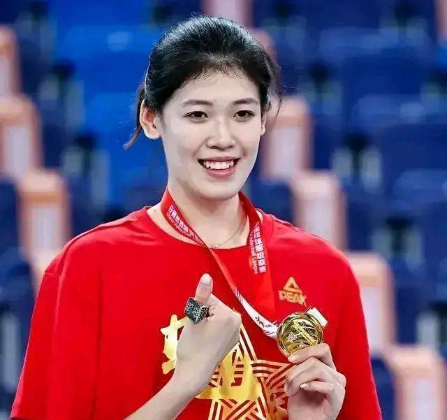 天津女排|朱婷休养期间,李盈盈适合当新周期中国女排的队长吗?