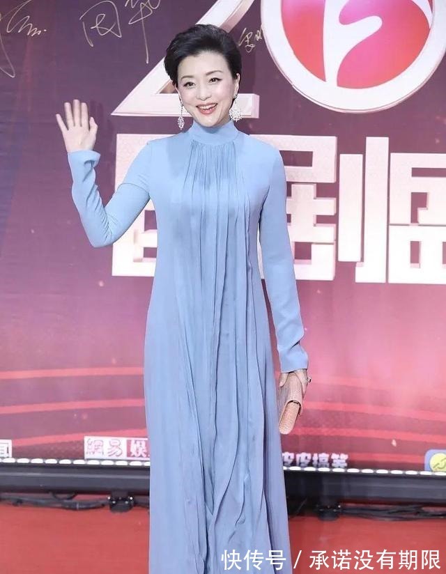 面料|杨澜从不赶时髦,认真穿西装配阔腿裤亮相,配短发已成优雅的代表!