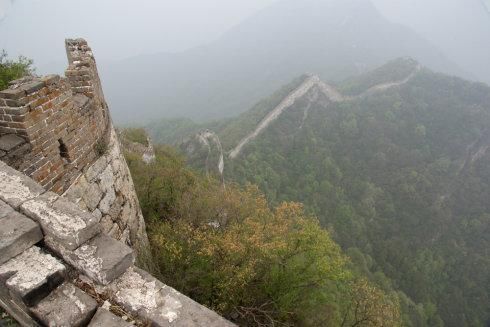 长城最危险的一段路，即使不收门票，游客仍然不敢轻易前往