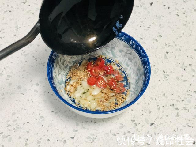 小米椒|凉拌西兰花用不用焯水十个人九个错,难怪西兰花营养流失不好吃