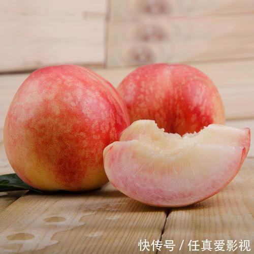 桃子|桃子被称为“天下第一果”,美容养颜、稳定血压,但有种人吃不得