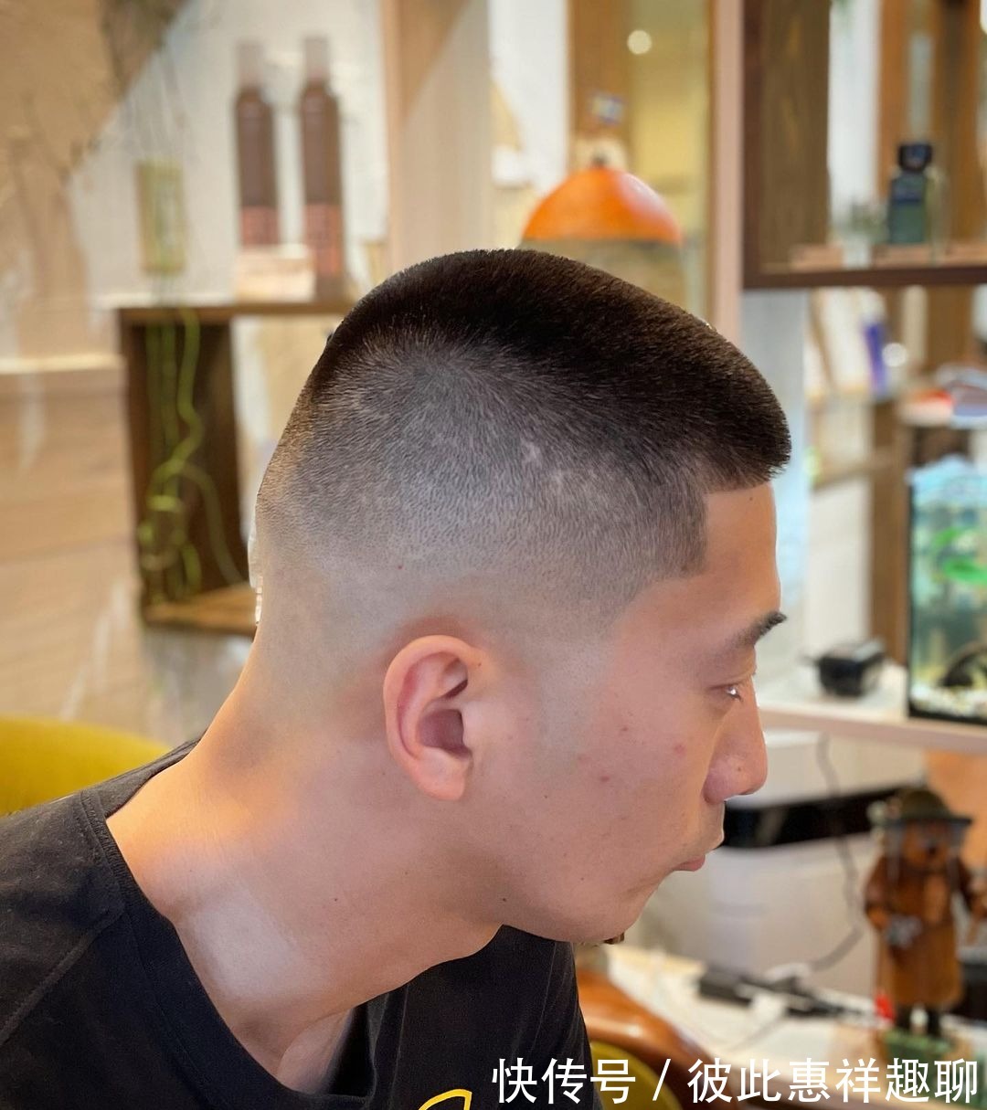 寸头|受欢迎的男士发型有哪几种?小寸头,飞机头,两侧铲短发型都不错