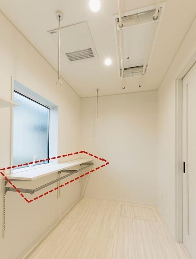 一块板|阳台晾晒衣服,下面装隔板,还是日本人讲究,从此叠衣服方便多了