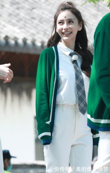 名牌|其他人名牌上都是本名，唯独baby的改了，看清后粉丝懵了！