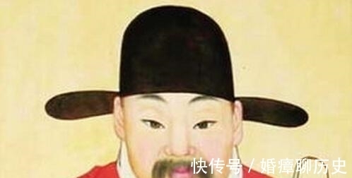 状元@老伯出上联:茶饮客吞杯中月,神童巧对下联,围观群众拍手称赞!