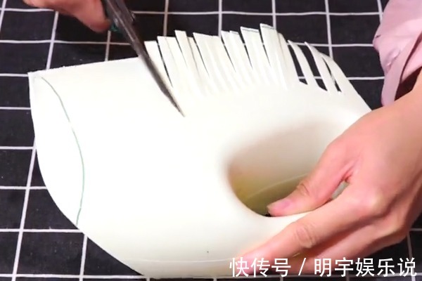 洗衣液瓶子我从来不扔,瓶身这样剪几刀,解决了很多家庭的大烦恼