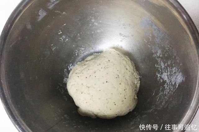 含钙量不输牛奶鸡蛋,常吃润肠通便又健脑,可惜很多人把它扔掉了