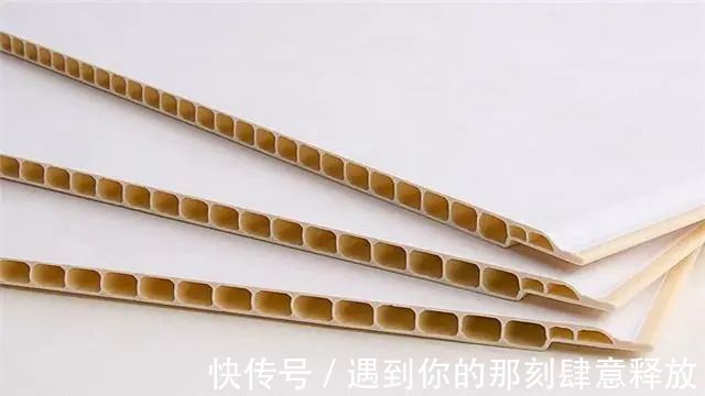 pvc板|卫生间吊顶是PVC还是铝板扣，一般人都选错了，别再选错了！