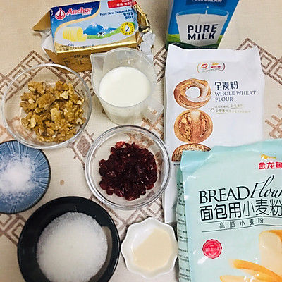 全麦蔓越莓核桃软欧包