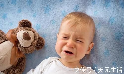 外八字|老公半夜总是戳刚出生女儿,宝妈装睡观察,背后原因令她泪目