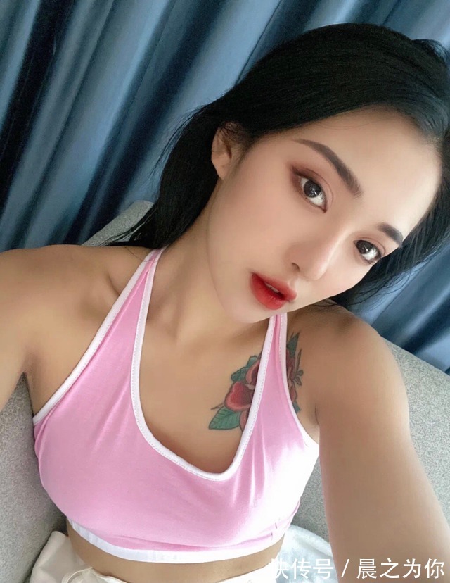 深蹲|01后成为健身后浪,健身3年腰臀比0.69,她是怎么做到的?