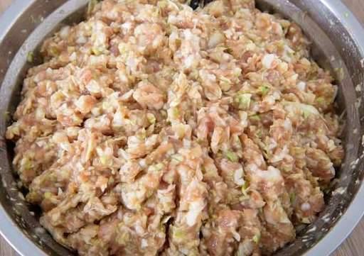 给肉馅去腥别再用料酒了,大厨教你一个妙招,肉馅鲜香又多汁