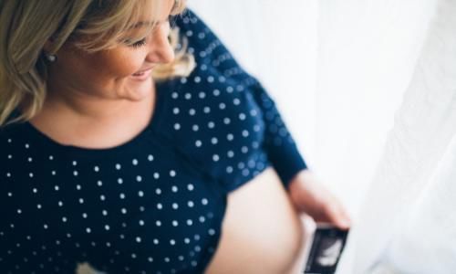 胎儿|怀孕后多久开始显怀,不显怀是否是胎儿发育不良?孕妈要搞清