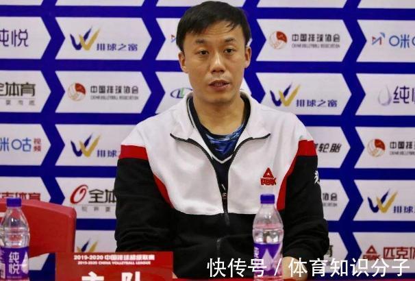 安家杰|女排招兵买马!亚洲冠军教练惊现训练营,有望代替安家杰成二把手
