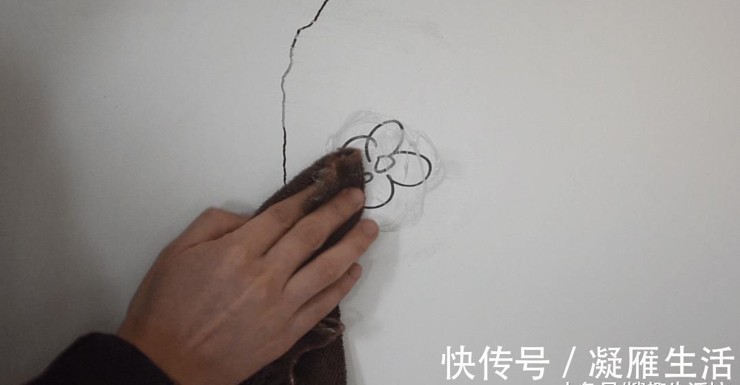家里白墙不仅脏还有裂缝怎么办 用它涂一涂, 墙壁立马焕然一新