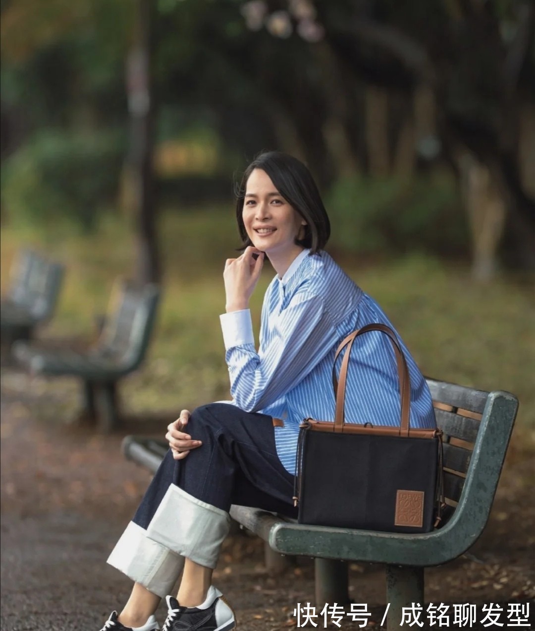 时尚|五十岁的女人别乱穿,这几位姐姐的简约风穿搭,时尚大气又显年轻