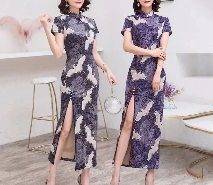 旗袍开衩仅仅是一道线,就将旗袍的风韵掩映勾勒到了极致