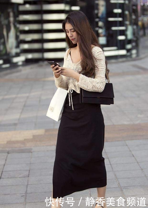 时尚|街拍:时尚也阳光,图5美女穿搭T恤配健身裤,健康的运动活力!