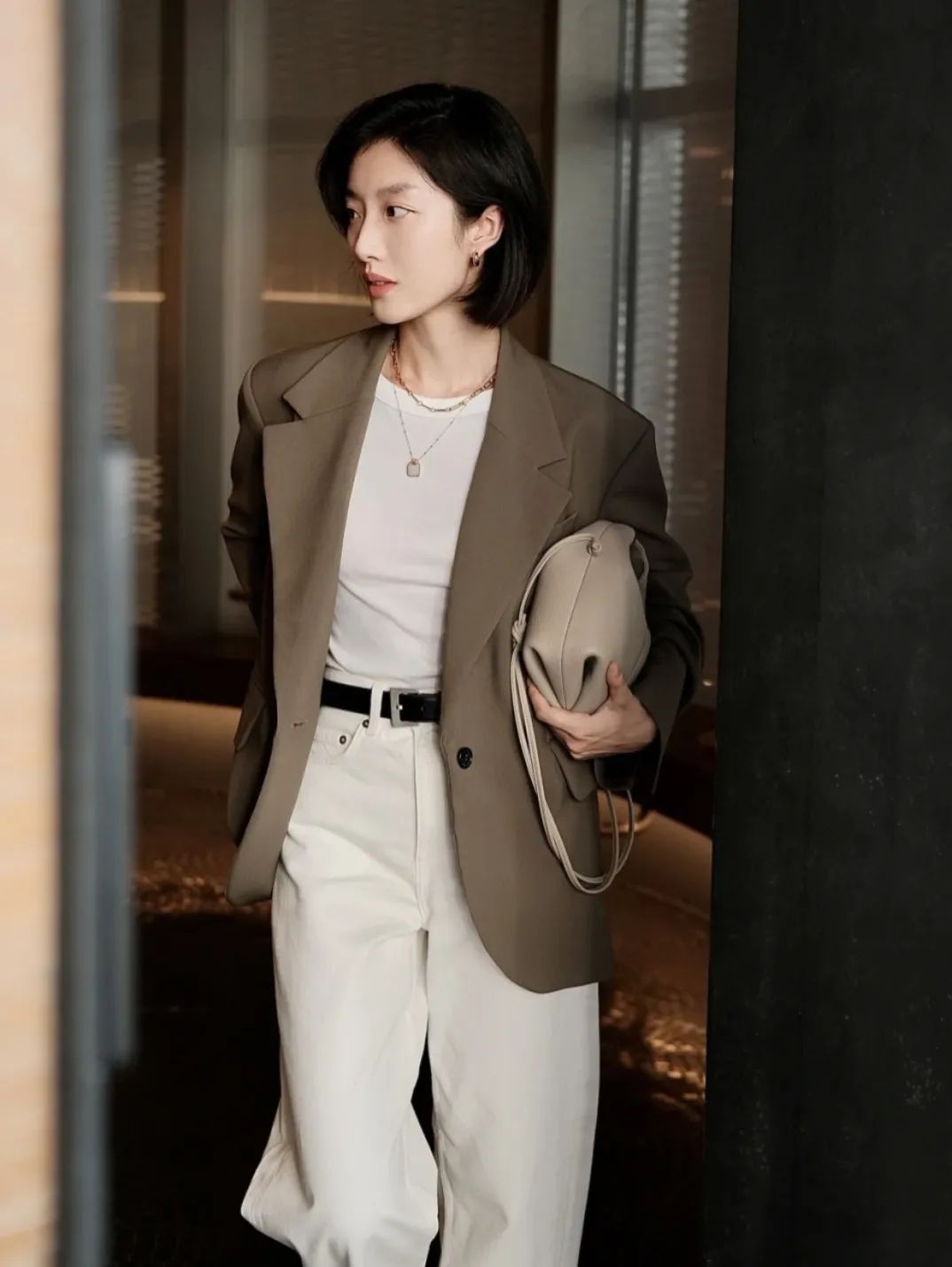 曳地阔腿裤|2021秋冬“大女人风”最流行，够飒够时髦