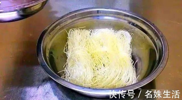 美味|年夜饭,给家人做一道吉祥菜,不炒不炖,入锅一蒸清淡营养又美味