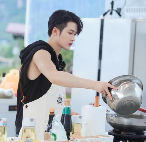 桂林站|龔俊離開《中餐廳》，檀健次加盟桂林站，從節奏來看龔俊是虧大了