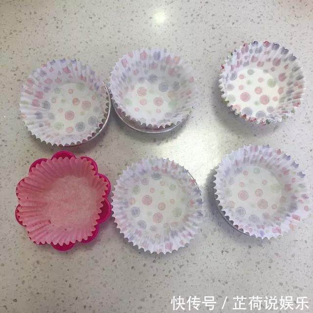 红糖发糕在家也能蒸,简简单单,香甜软糯,回忆童年的味道!