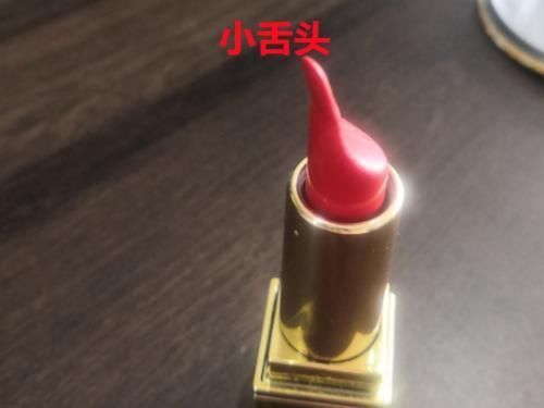 斜角 男生永远都不知道,女生的口红能用成什么“形状”?网友:确定不是牙咬的
