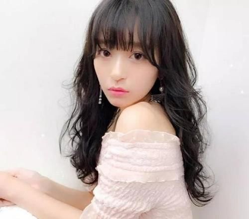 脸型瘦长,想要留长头发不知道怎么样,这小姐姐也太好看了吧!