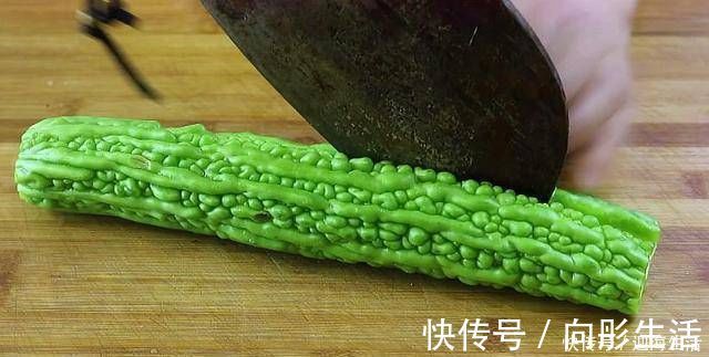 鸡蛋|苦瓜里打入3个鸡蛋,我家一周吃6次,就连挑食的孩子也爱吃
