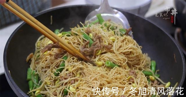 面条这吃法，比卤面香，比汤面省事，饭菜一锅出，冷热都好吃！