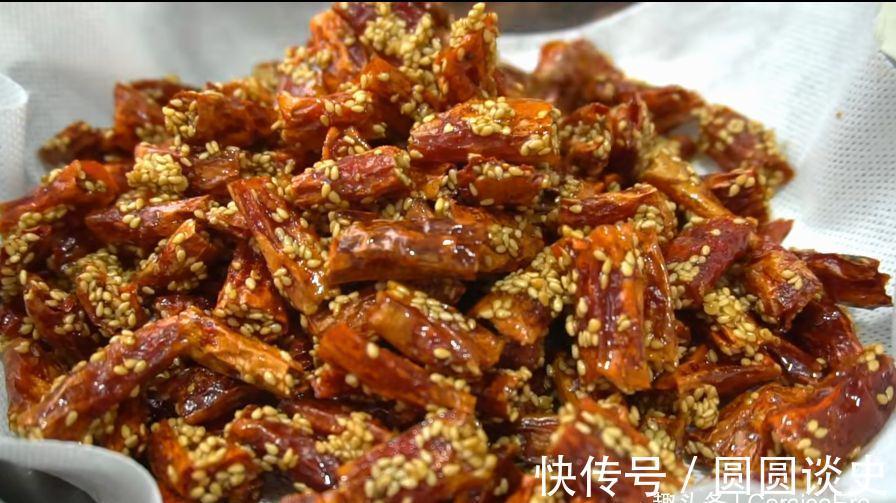 超市15元一斤的辣椒酥，教你在家做，能当零食能下酒，又香又脆