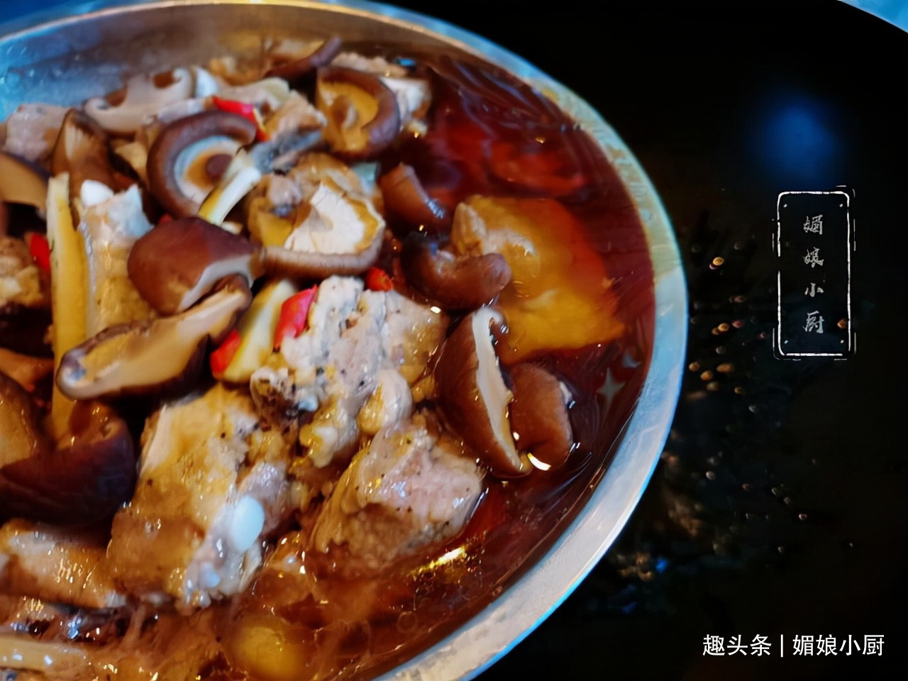 秋天多吃蒸菜不上火,排骨先腌再蒸软烂入味,低脂饮食清香滋润!