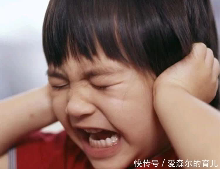 孩子|娃耳朵进虫子，妈妈果断地处理方式救了孩子的听力，连医生都夸赞