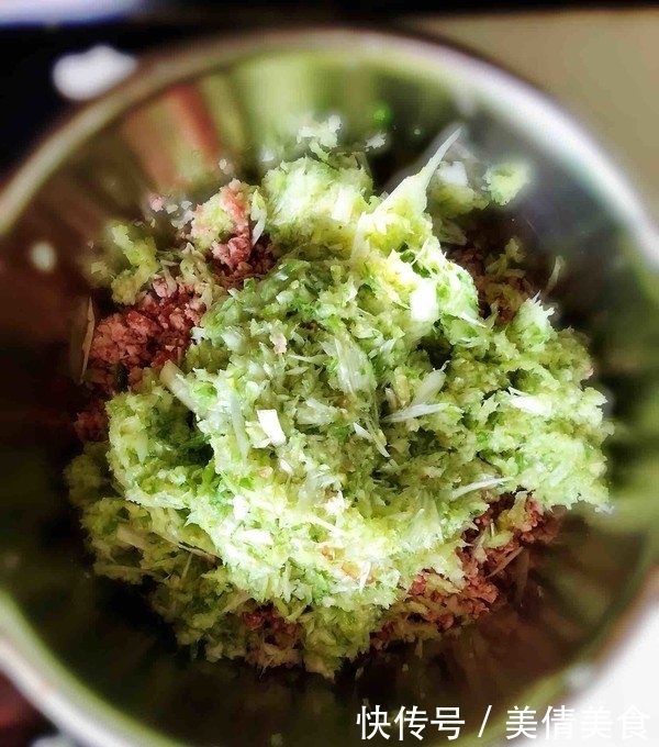 烧卖|羊肉咋做不腥不膻？教你几个小技巧，羊肉软烂鲜嫩，还无膻味