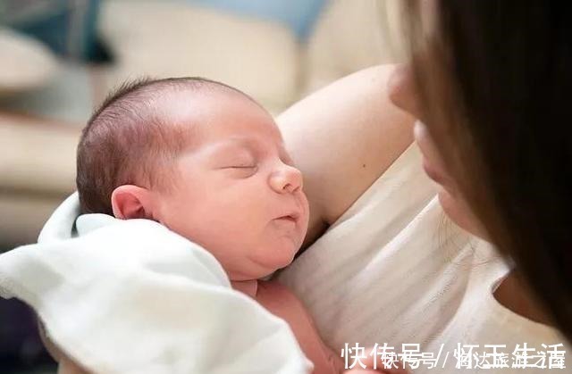 婴儿|照顾新生宝宝,遵循“两摸三不碰”原则,有助于促进其大脑发育