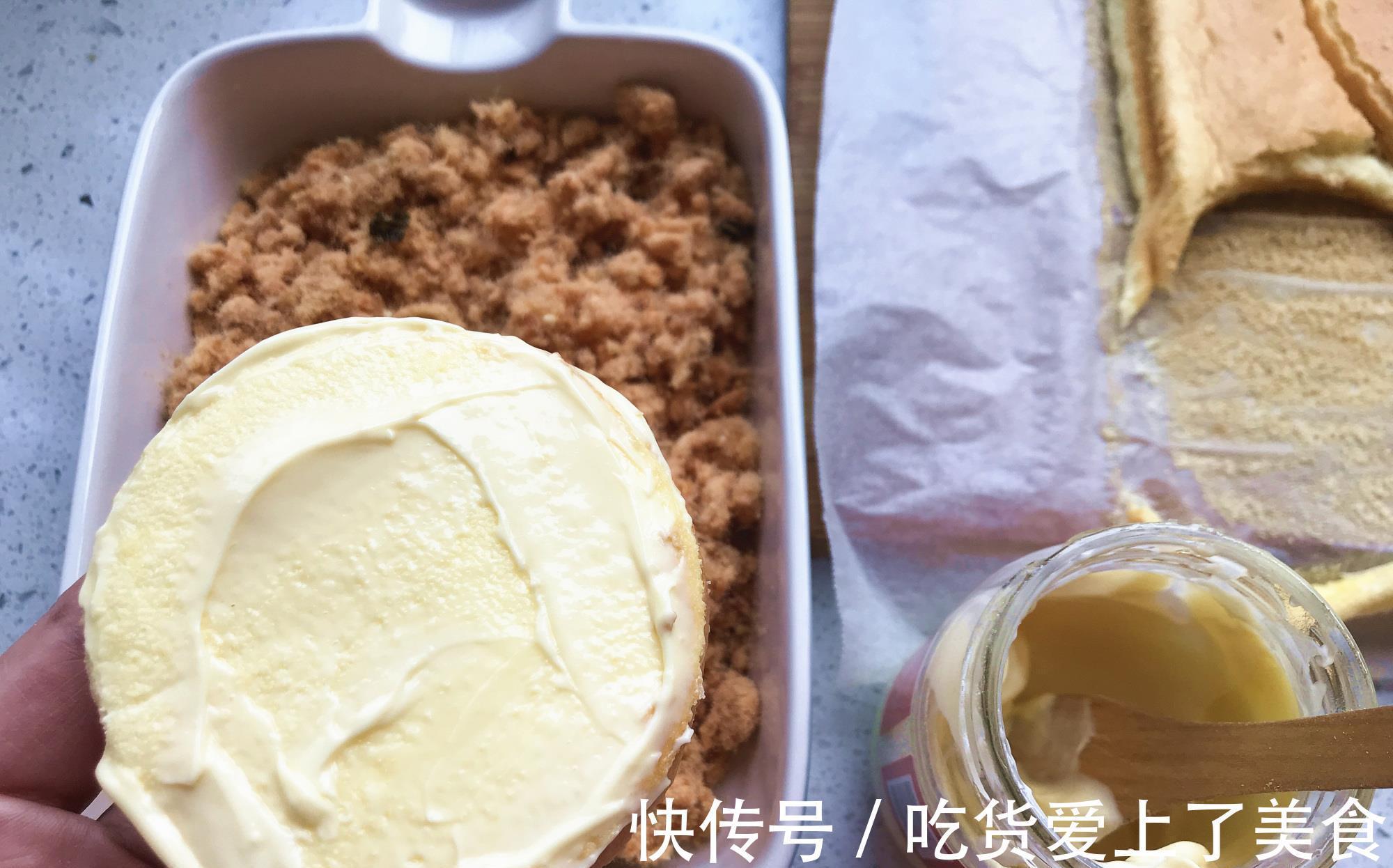 烘焙|28块钱买了一斤肉松小贝，花了8块钱自己做了2斤，真简单