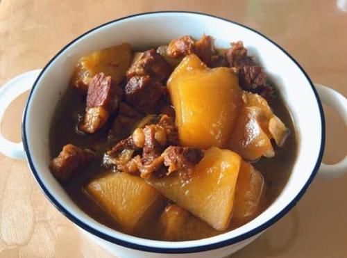 牢记|炖牛肉时，要牢记别放这两种调料，加它们等于毁牛肉，很多人踩坑