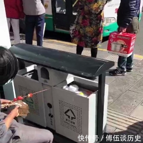 穷人|AJ穷三代,穿上AJ捡垃圾,富人的生活穷人不懂
