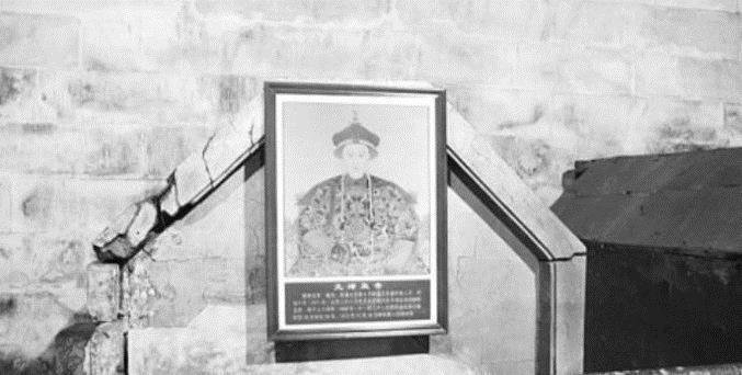 皇帝|镜头下光绪帝葬礼全过程原来这位皇帝是这么惨死的，令人痛惜！