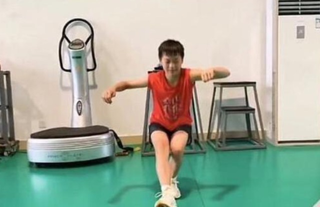 红姐|全红婵真的胖了!奥运冠军张雁晒与红姐合照,如今明显胖了一圈
