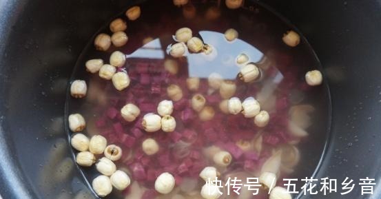 满满胶原蛋白的皂角米紫薯甜汤,甜糯可口,制作简单还好吃!