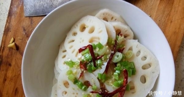 莲藕一焯水就发黑?牢记几个小技巧,莲藕白净又脆爽,特别好吃