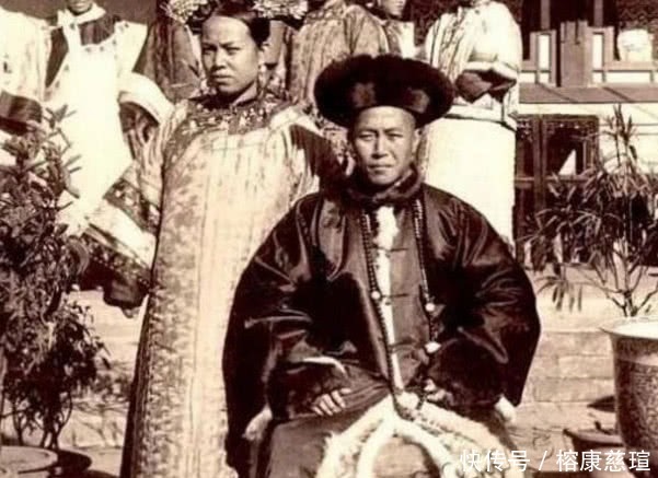 太监|真实的清朝大内侍卫老照片:图2慈禧被偷拍,侍卫太监全在笑!