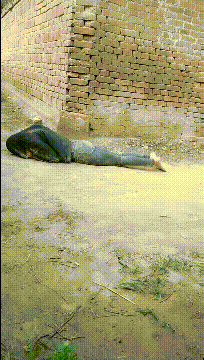 |搞笑GIF:姑娘当时就懵了 早知如此就不应该玩这个