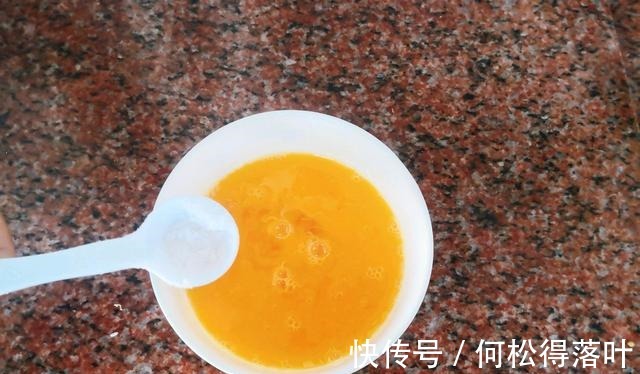 炒制|苦瓜跟鸡蛋一起炒，不苦还下饭，营养又美味！