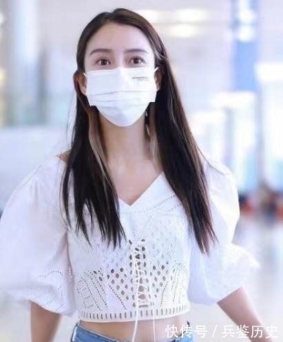 女团成员|Baby真懂往“嫩”了去打扮,发色挑染穿露脐装,还以为女团成员呢