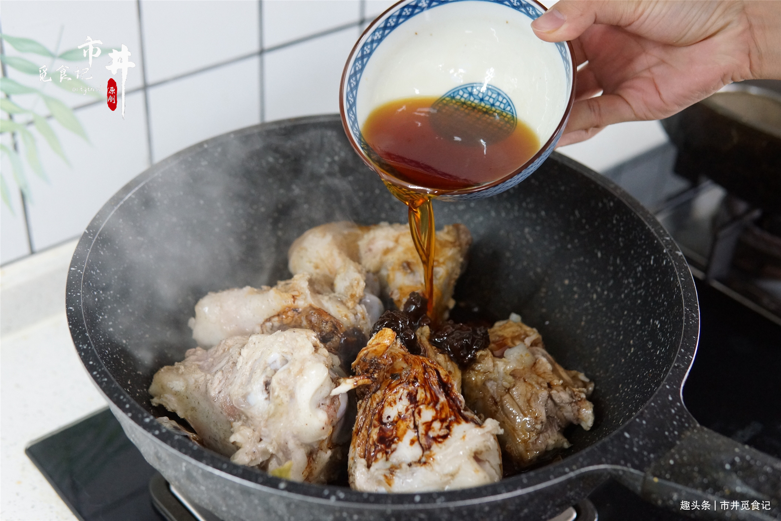 入秋贴秋膘，猪肉排骨靠边站，会吃大骨头才过瘾，花钱不多还解馋