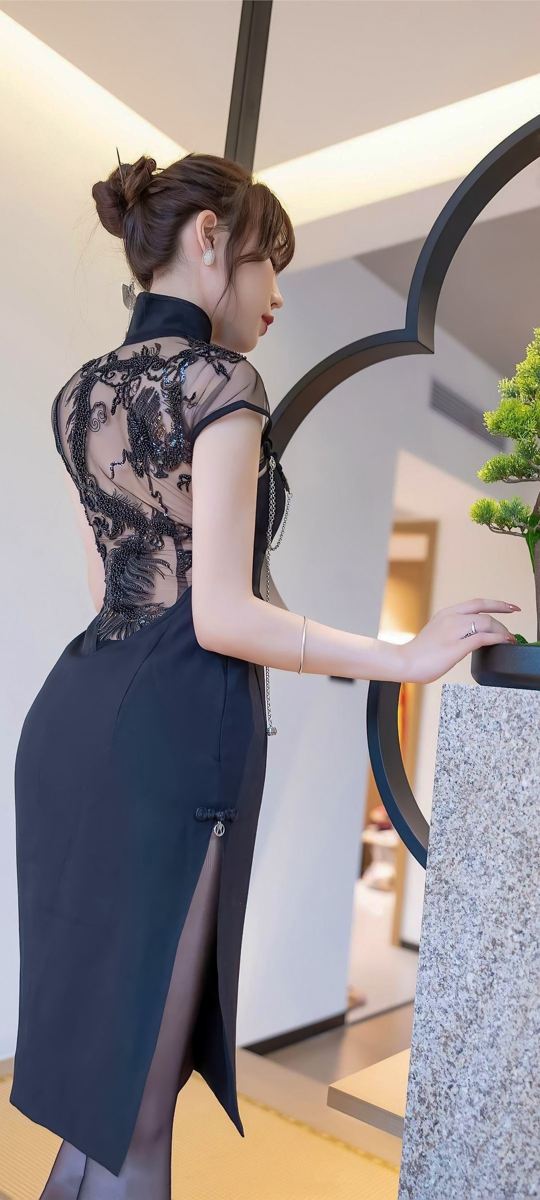 写真|嫩模陈芝写真图,黑丝长腿媲美杨幂,旗袍与中国象棋激情碰撞,尽显东方神韵
