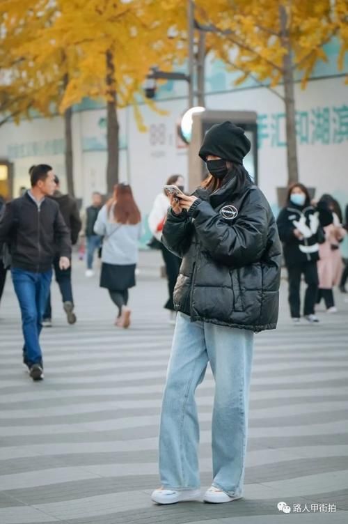  路人甲|【路人甲街拍】12-15/黑色羽绒服才是永不过时的冬季神款
